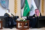محافظ الطائف يلتقي المدير التنفيذي لجمعية “إخاء”