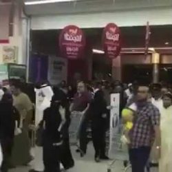 رئيس وزراء تركيا يقود التاكسي ويوصل الركاب مجاناً
