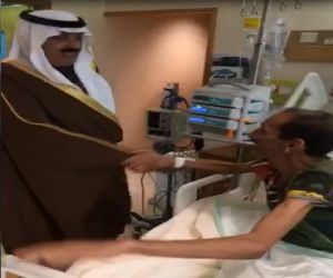 زيارة الأمير متعب بن عبد الله للشاعر مساعد الرشيدي بالمستشفى
